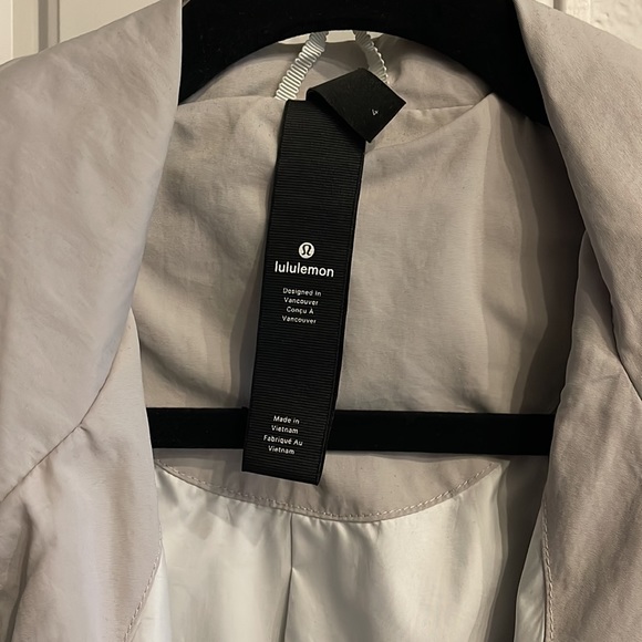 Lululemon Jacket - Picture 2 of 4